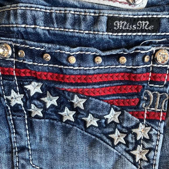 Miss Me Jeans Denim Shorts, jewel 💎 studs, lot of bling , soooo cute and hot 😉 - Picture 10 of 10